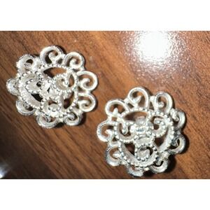Vintage Sarah Coventry Silvertone Floral Scalloped Filigree Clip 1" On Earrings